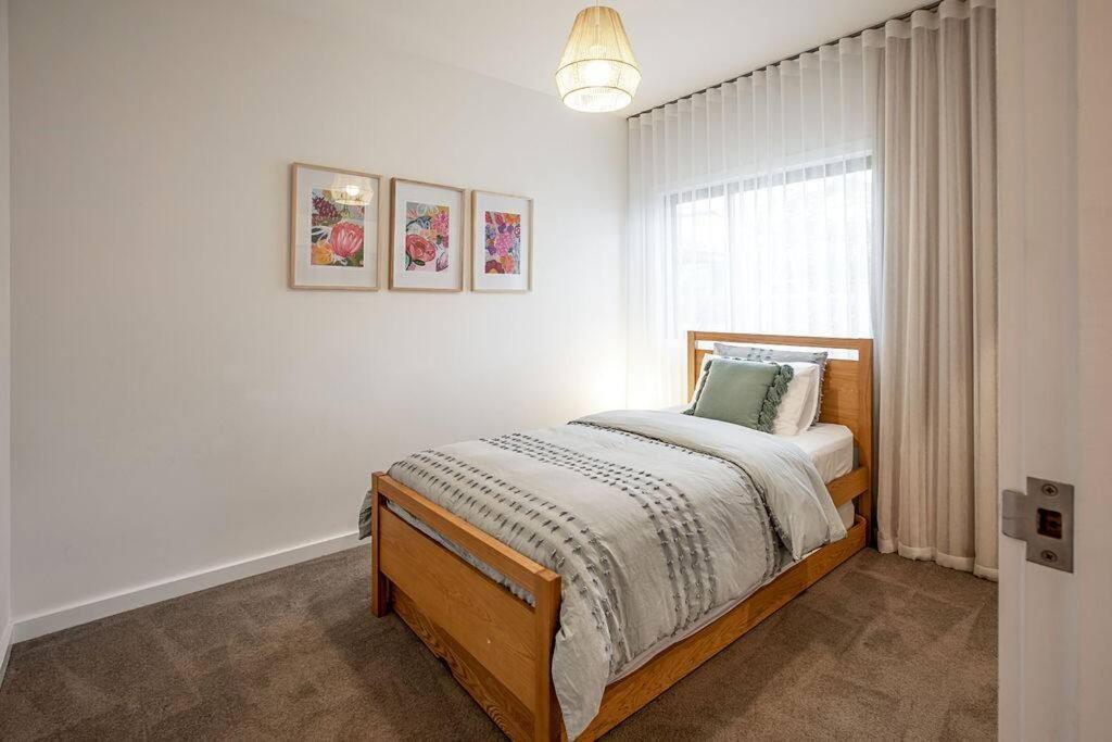 Holiday home Convenient Luxury Home, Minutes To Cbd + Hospital *