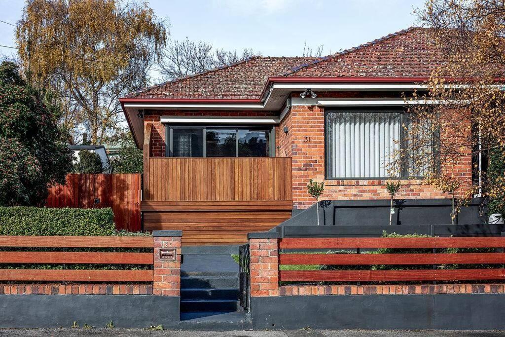 Convenient Luxury Home, Minutes To Cbd + Hospital Holiday home